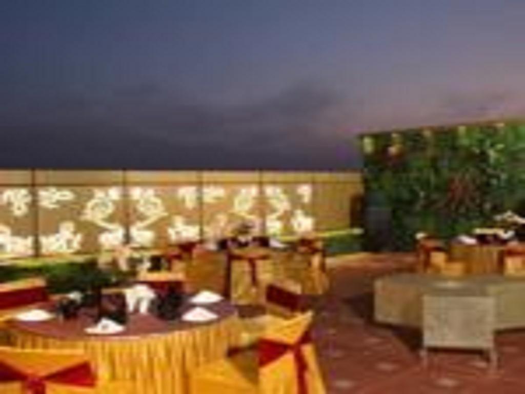 Hotel Jrd Exotica-Business Hotel New Delhi Exteriör bild