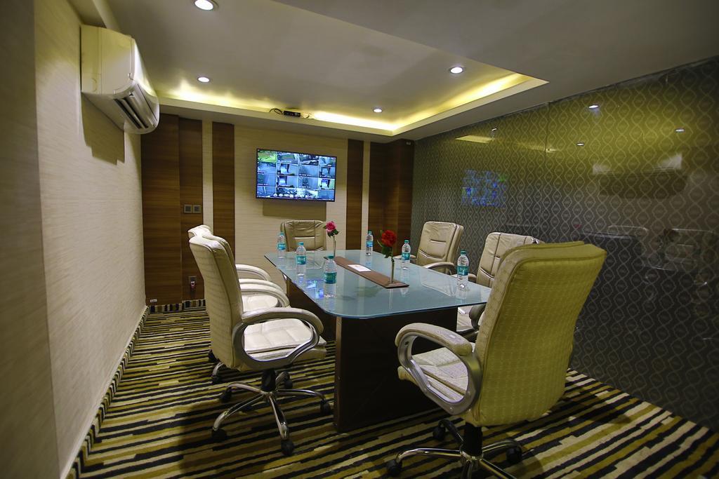 Hotel Jrd Exotica-Business Hotel New Delhi Exteriör bild