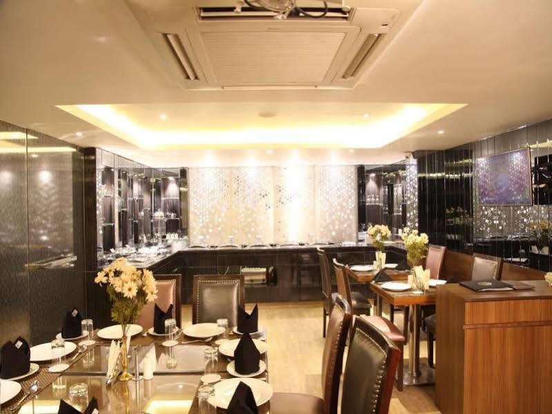 Hotel Jrd Exotica-Business Hotel New Delhi Exteriör bild